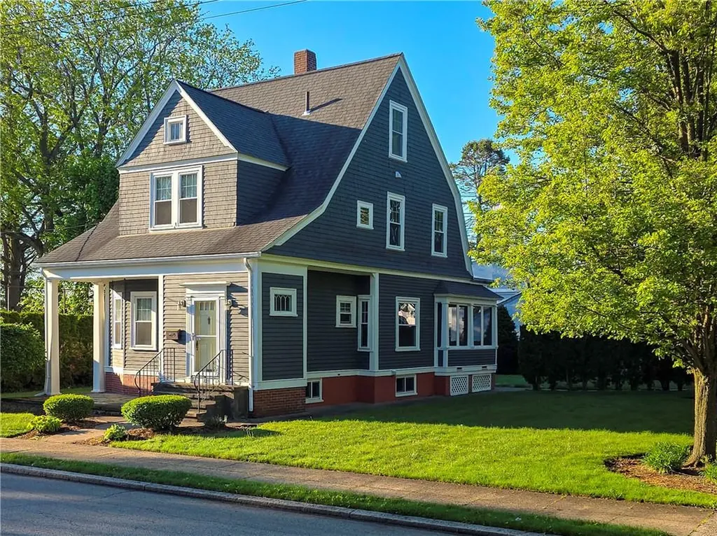 225 Hunts Avenue Pawtucket RI 02861