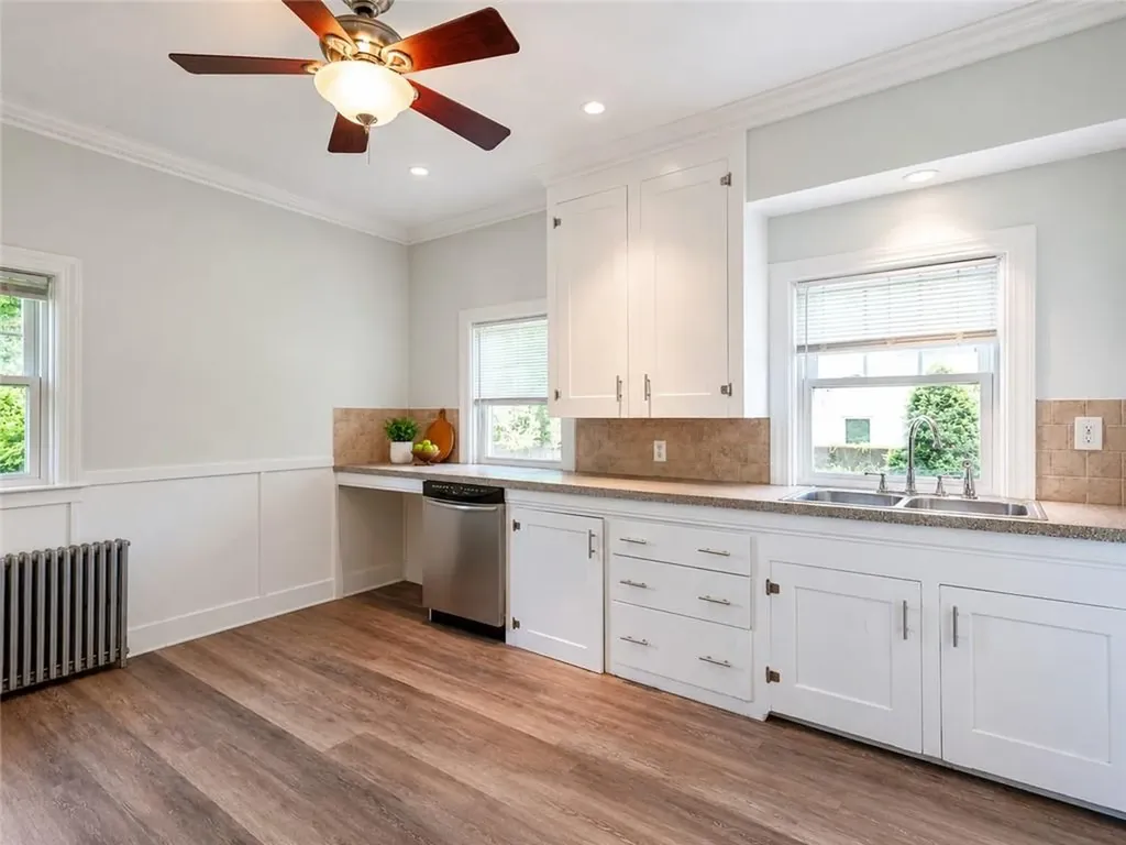 225 Hunts Avenue Pawtucket RI 02861
