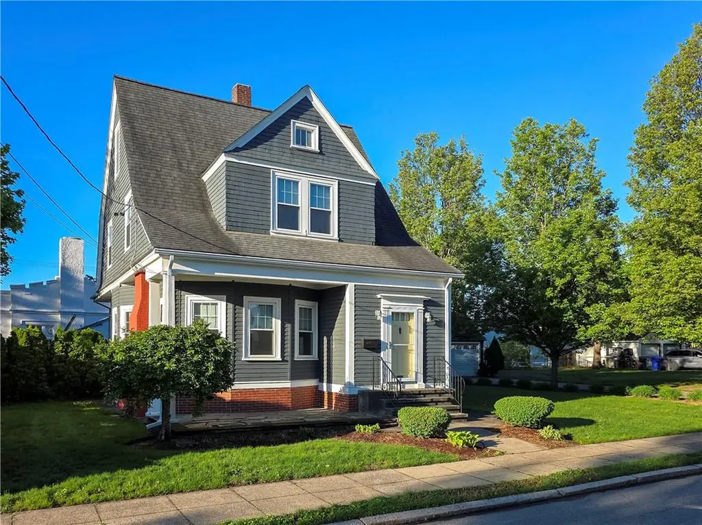 225 Hunts Avenue Pawtucket RI 02861