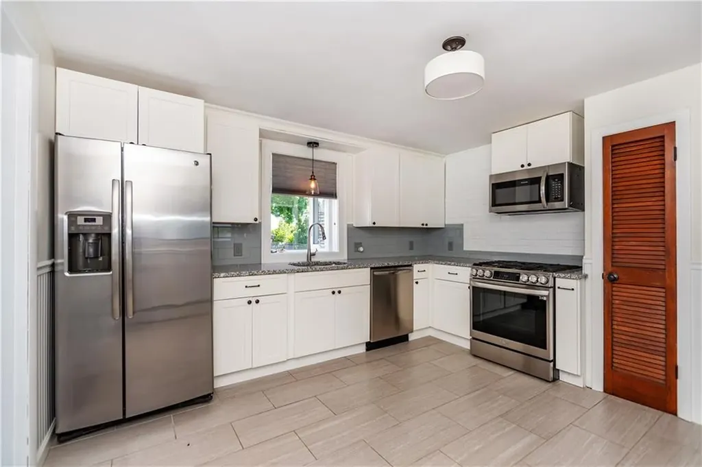 11 Bellevue Drive Cranston RI 02920