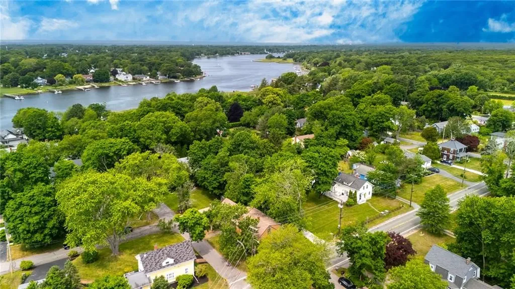 40 South Lane Barrington RI 02806