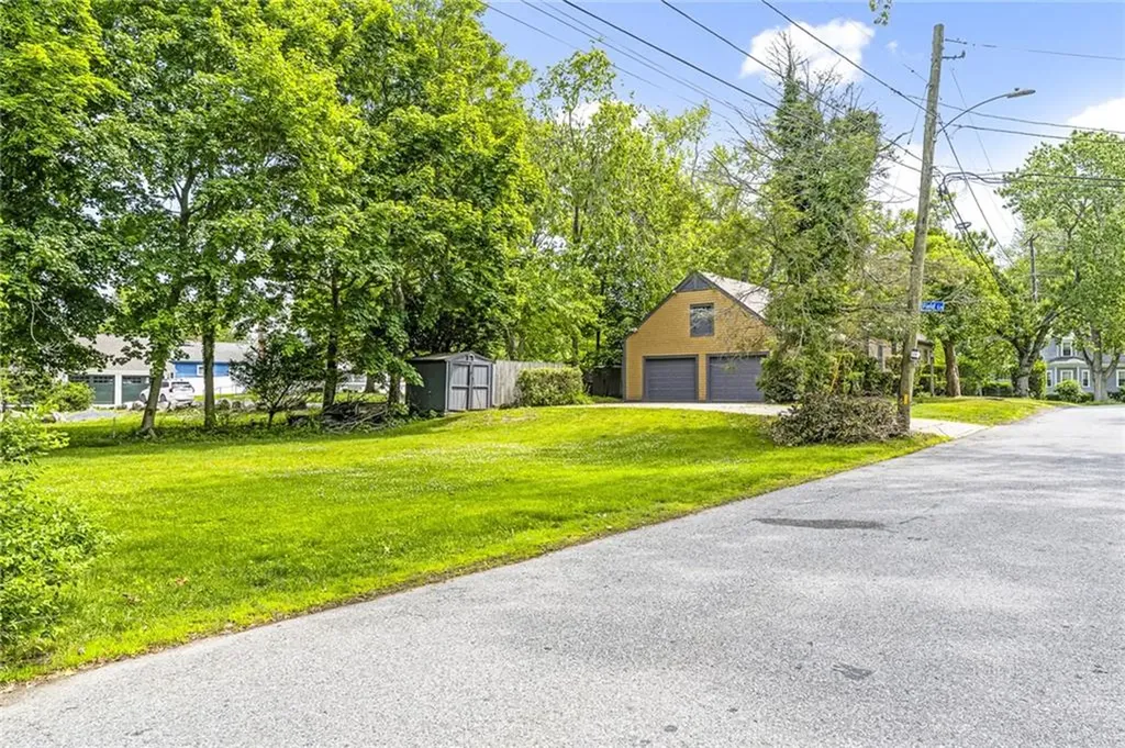 40 South Lane Barrington RI 02806
