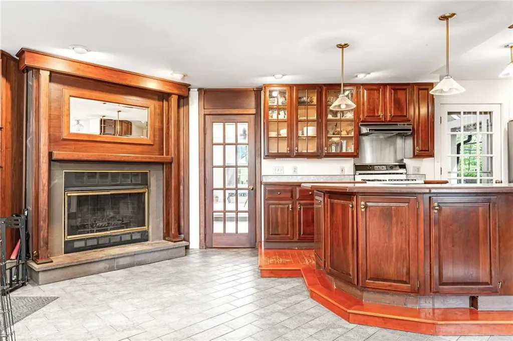 40 South Lane Barrington RI 02806