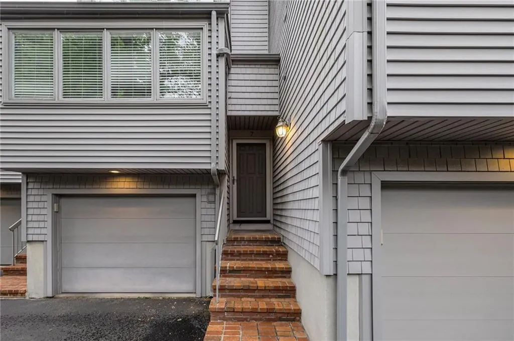 4480 Post Road Warwick RI 02818