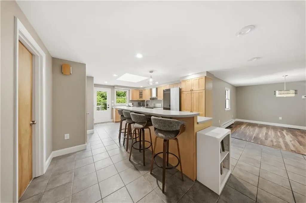 25 Dinonsie Way South Kingstown RI 02879