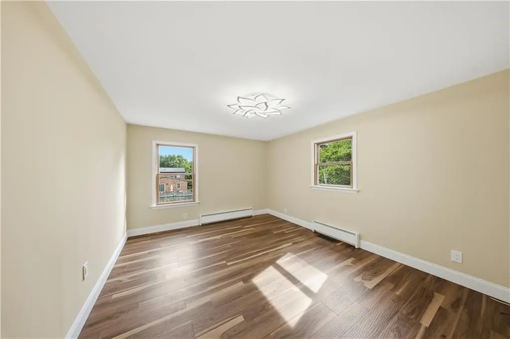 25 Dinonsie Way South Kingstown RI 02879
