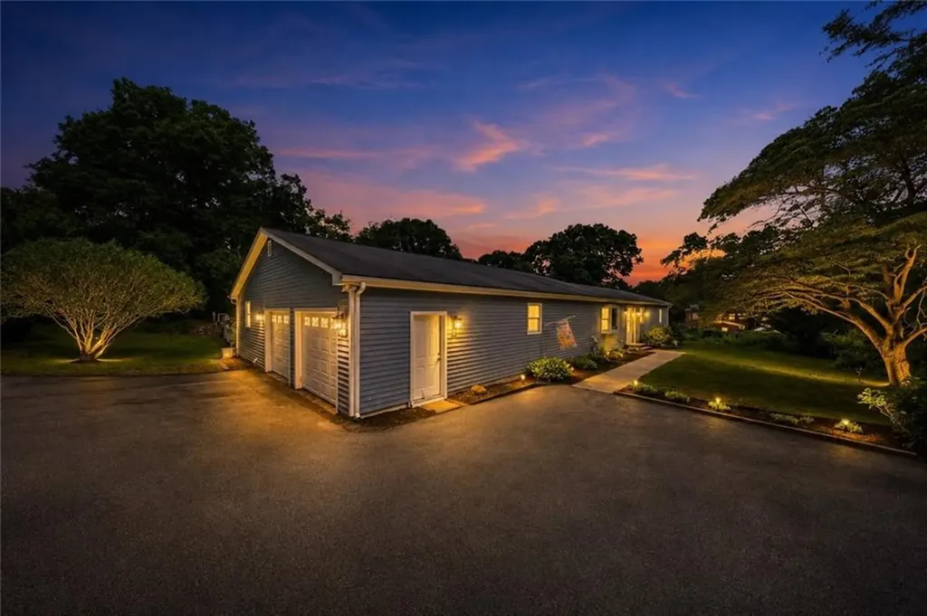 25 Dinonsie Way South Kingstown RI 02879
