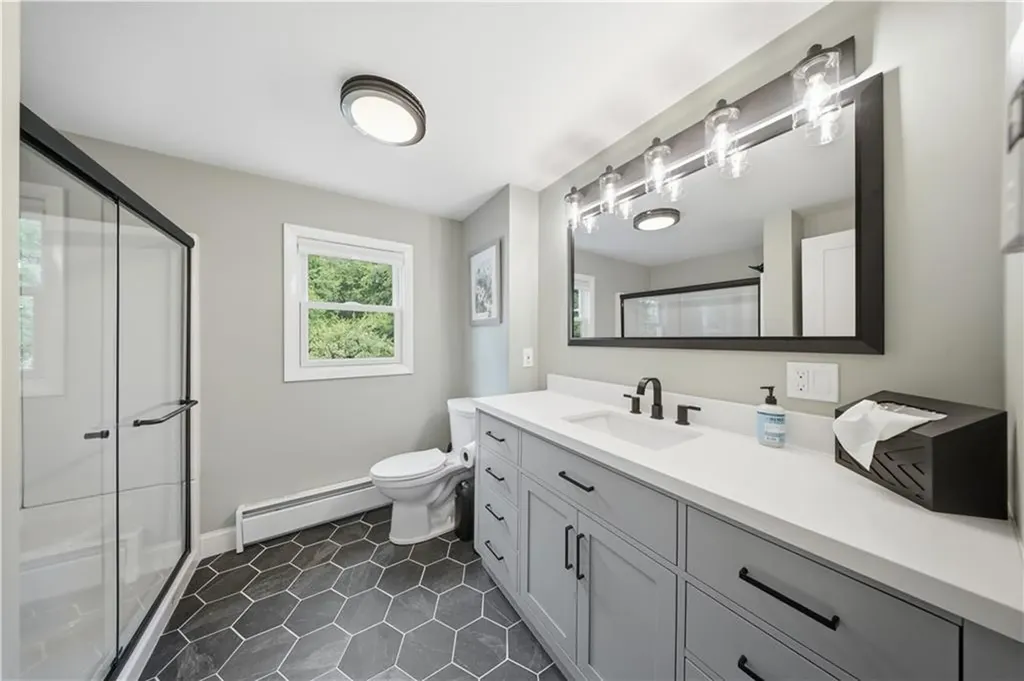 25 Dinonsie Way South Kingstown RI 02879