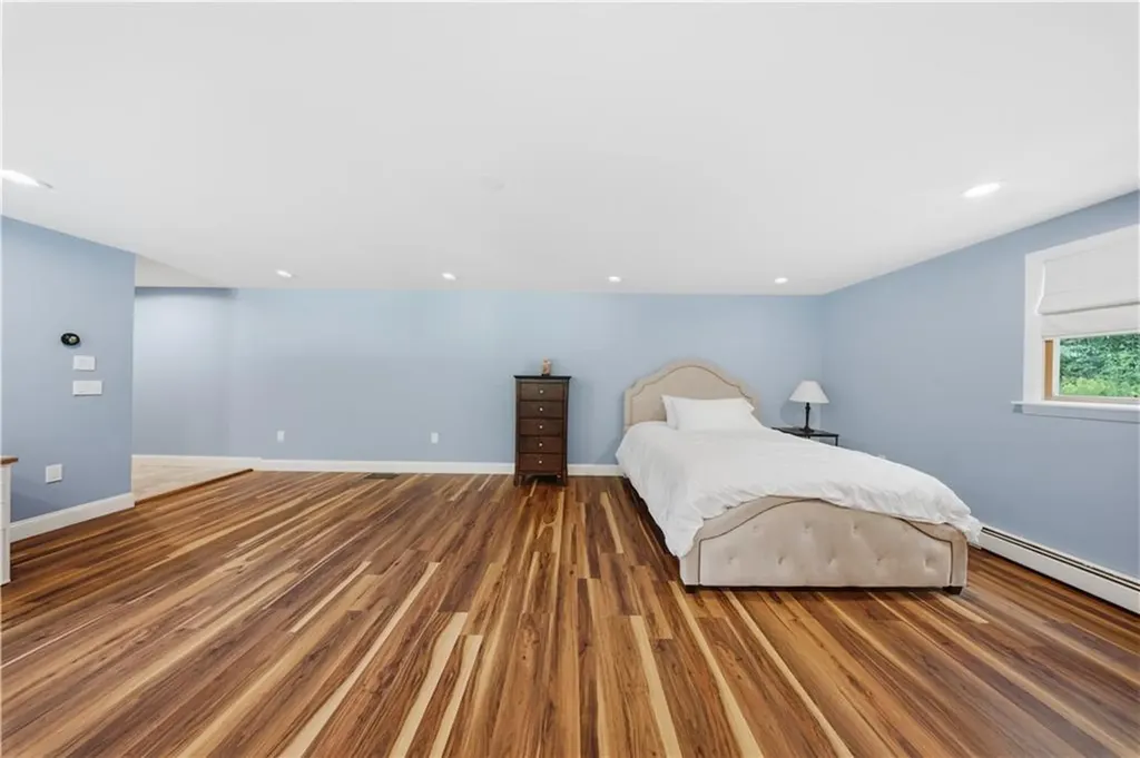 25 Dinonsie Way South Kingstown RI 02879