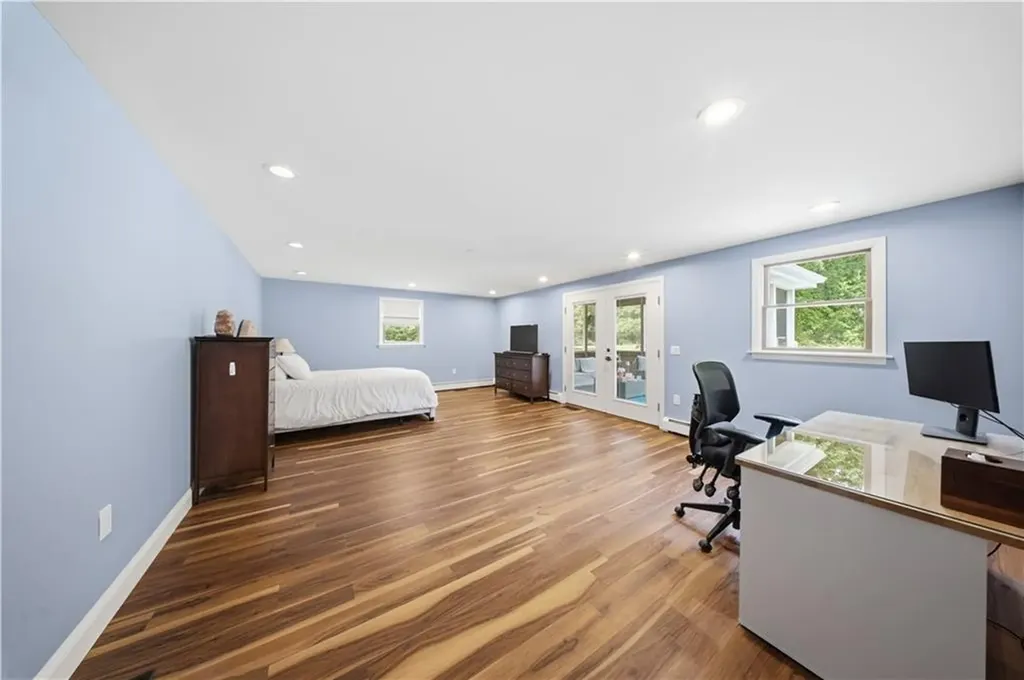 25 Dinonsie Way South Kingstown RI 02879