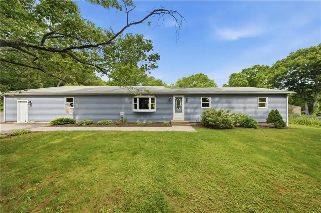 25 Dinonsie Way South Kingstown RI 02879
