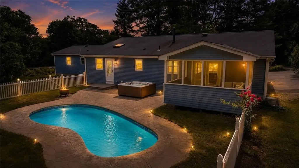 25 Dinonsie Way South Kingstown RI 02879