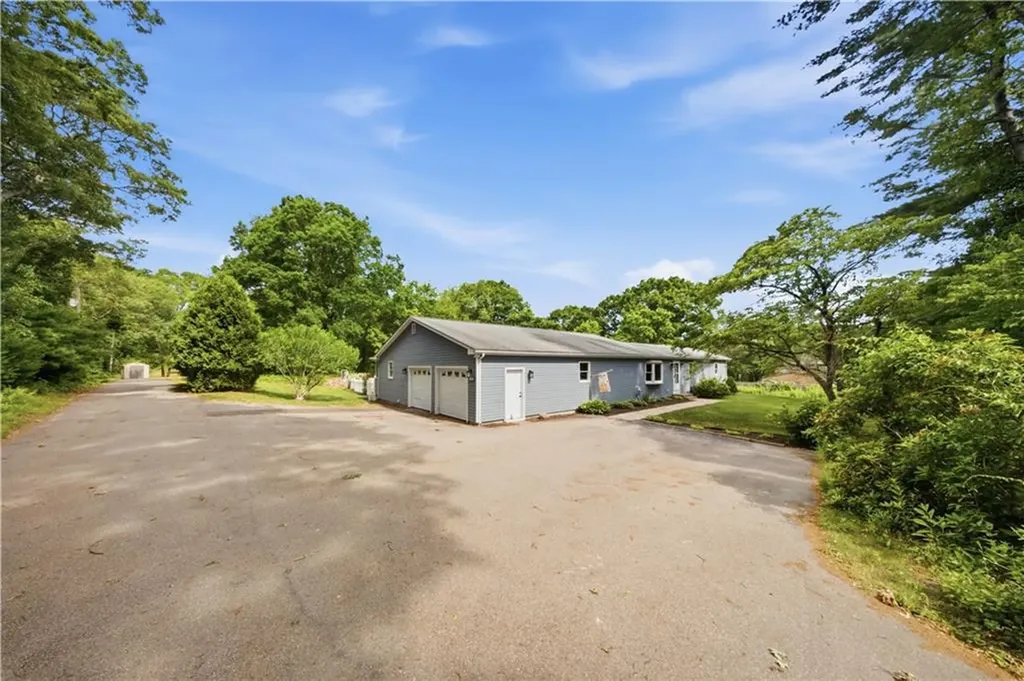 25 Dinonsie Way South Kingstown RI 02879