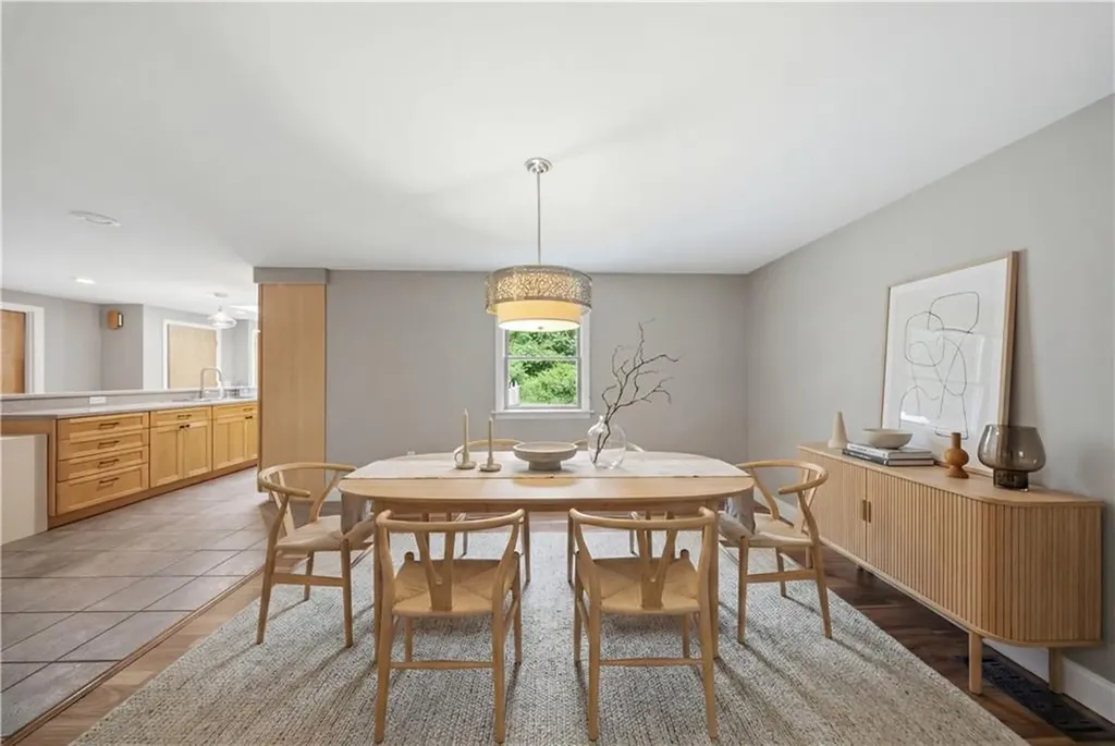 25 Dinonsie Way South Kingstown RI 02879