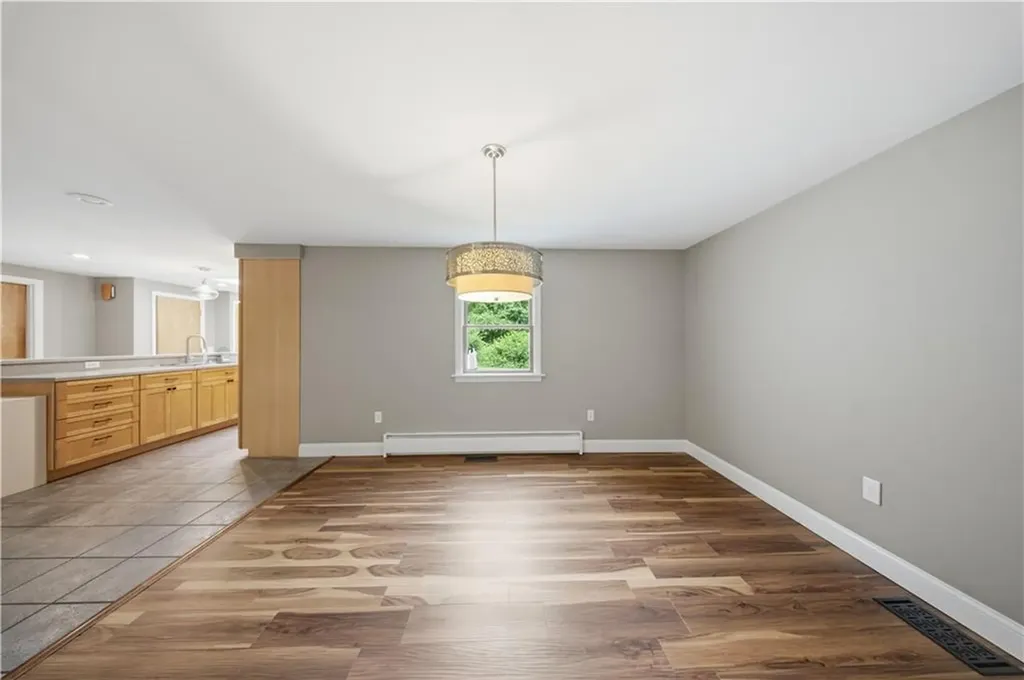 25 Dinonsie Way South Kingstown RI 02879