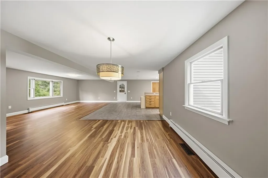 25 Dinonsie Way South Kingstown RI 02879