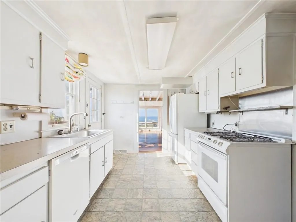 1127 Succotash Road Narragansett RI 02879