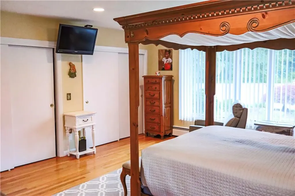 42 Elmdale Avenue Johnston RI 02919