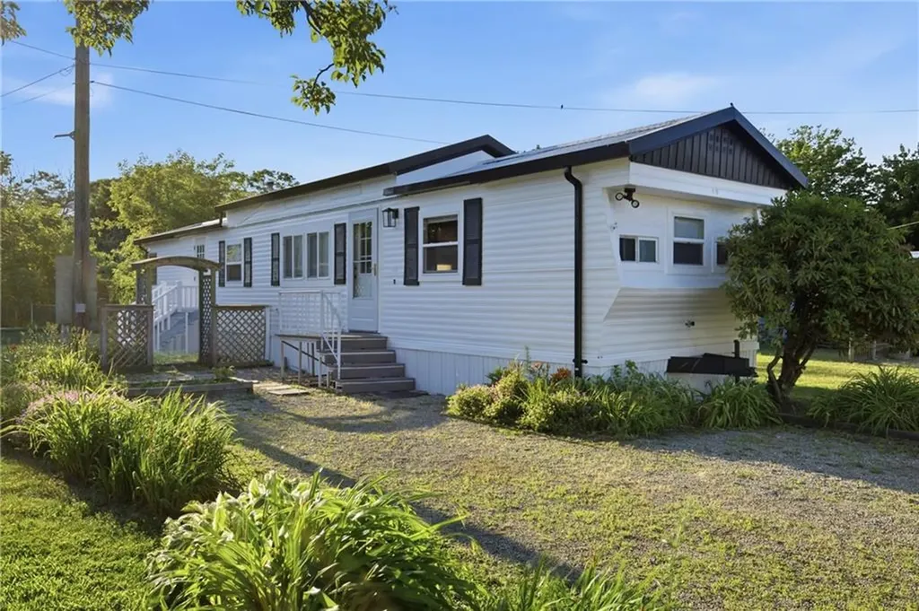 48 Mason Avenue Portsmouth RI 02871