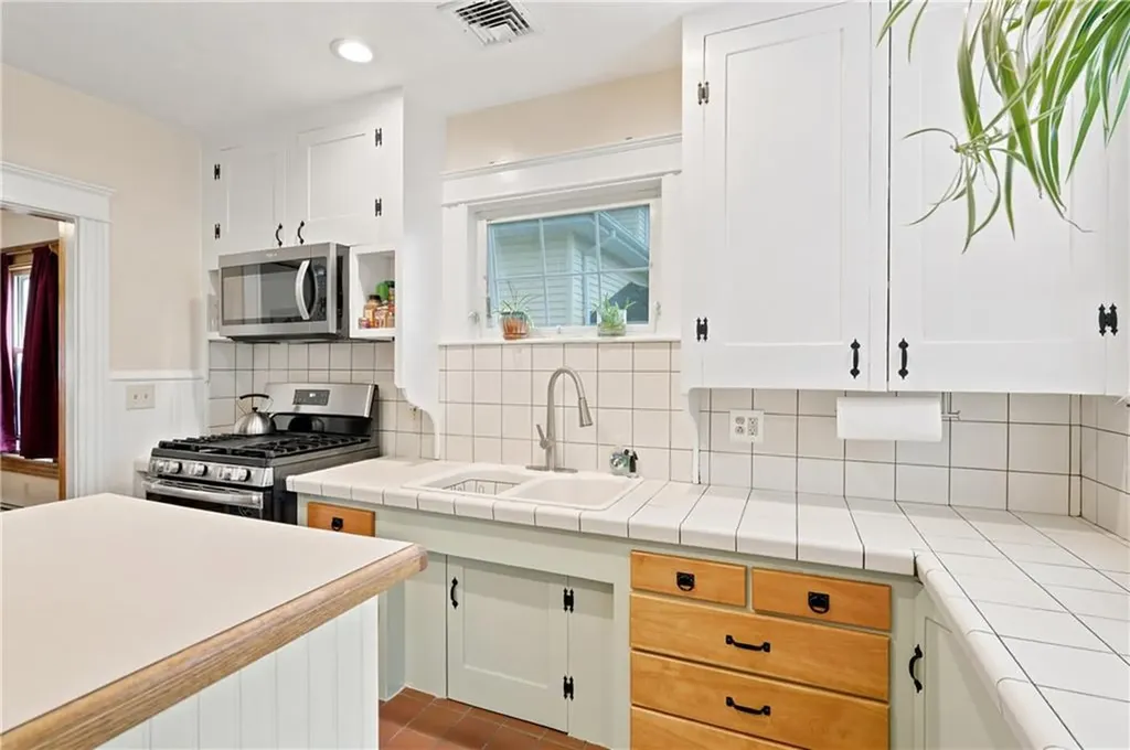 195 Elmore Avenue Woonsocket RI 02895