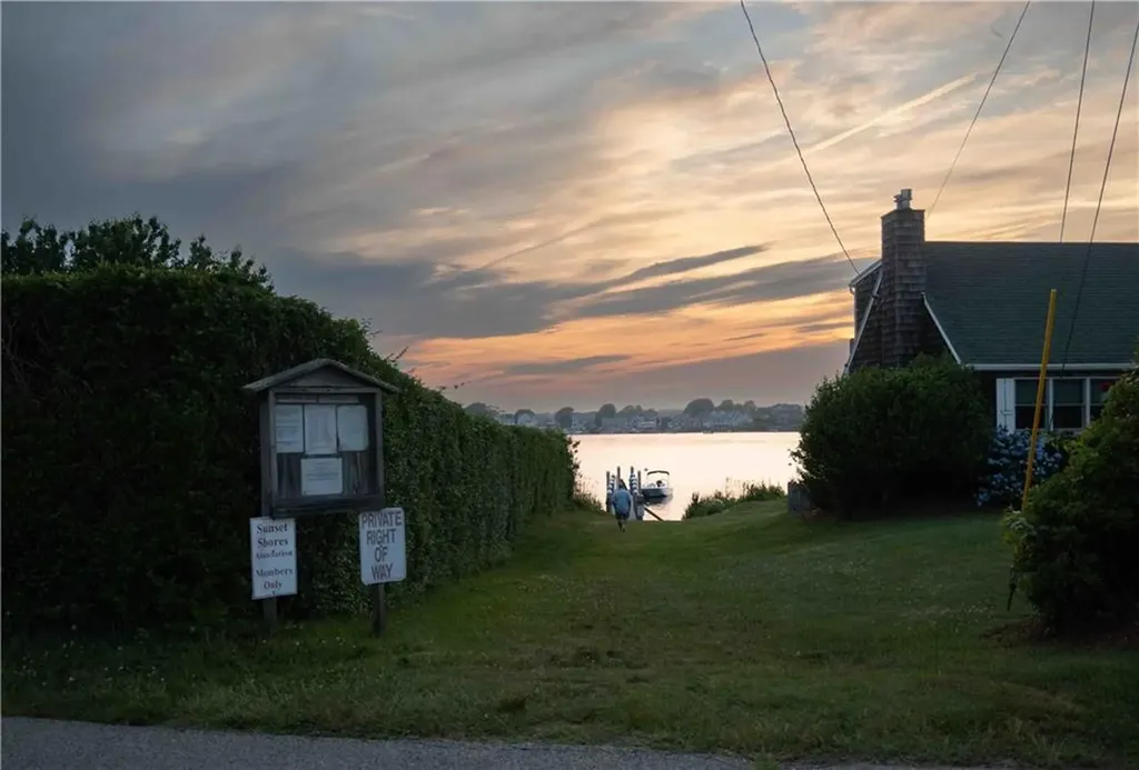 31 Cross Hill Drive Narragansett RI 02882