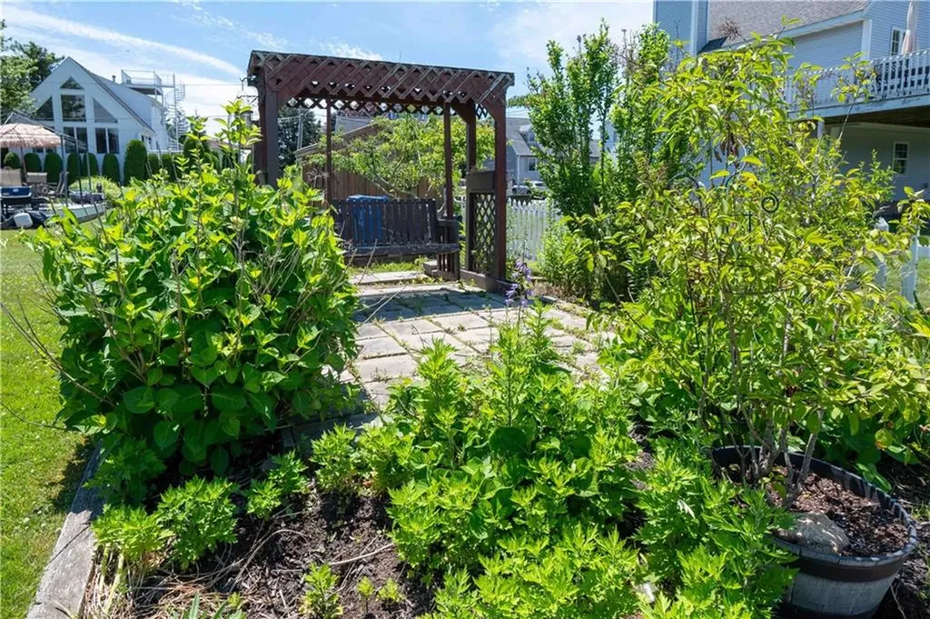 31 Cross Hill Drive Narragansett RI 02882