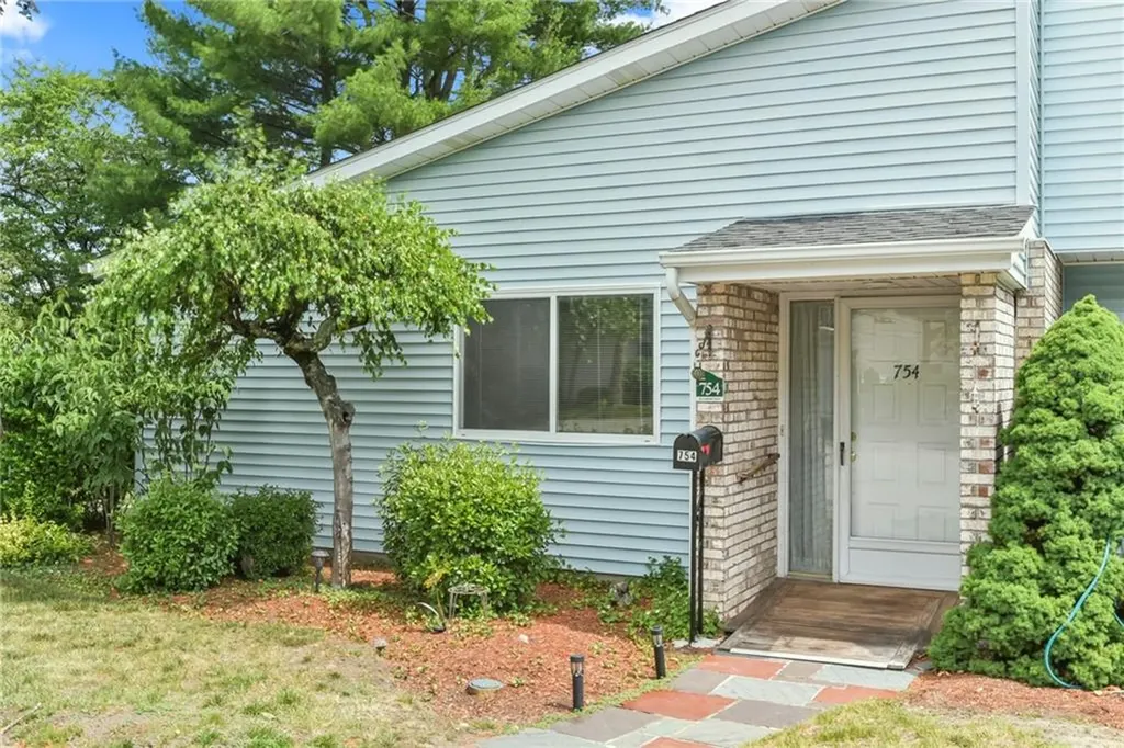 754 Williamsburg Circle Warwick RI 02886