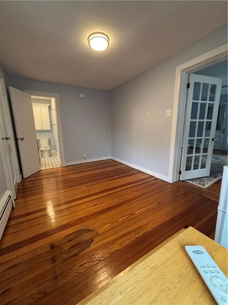 17 Constitution Street Bristol RI 02809