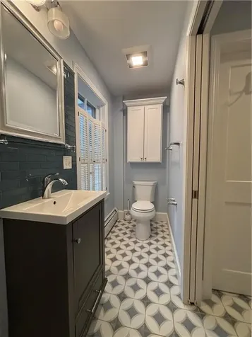 17 Constitution Street Bristol RI 02809
