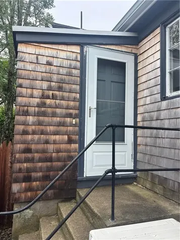17 Constitution Street Bristol RI 02809