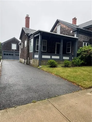 17 Constitution Street Bristol RI 02809