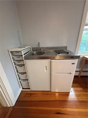 17 Constitution Street Bristol RI 02809