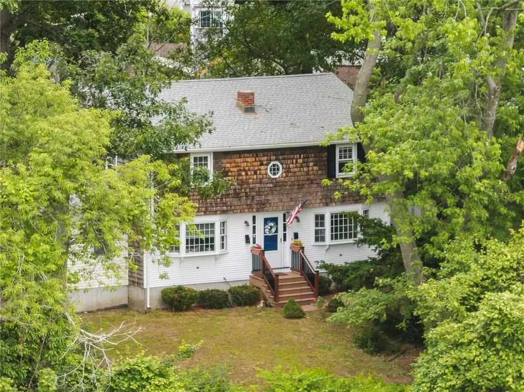 145 147 Oak Crest Drive East Providence RI 02915