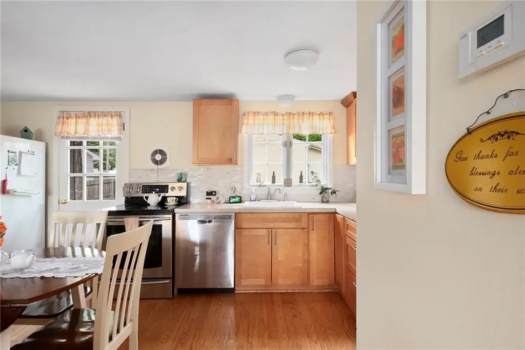 145 147 Oak Crest Drive East Providence RI 02915