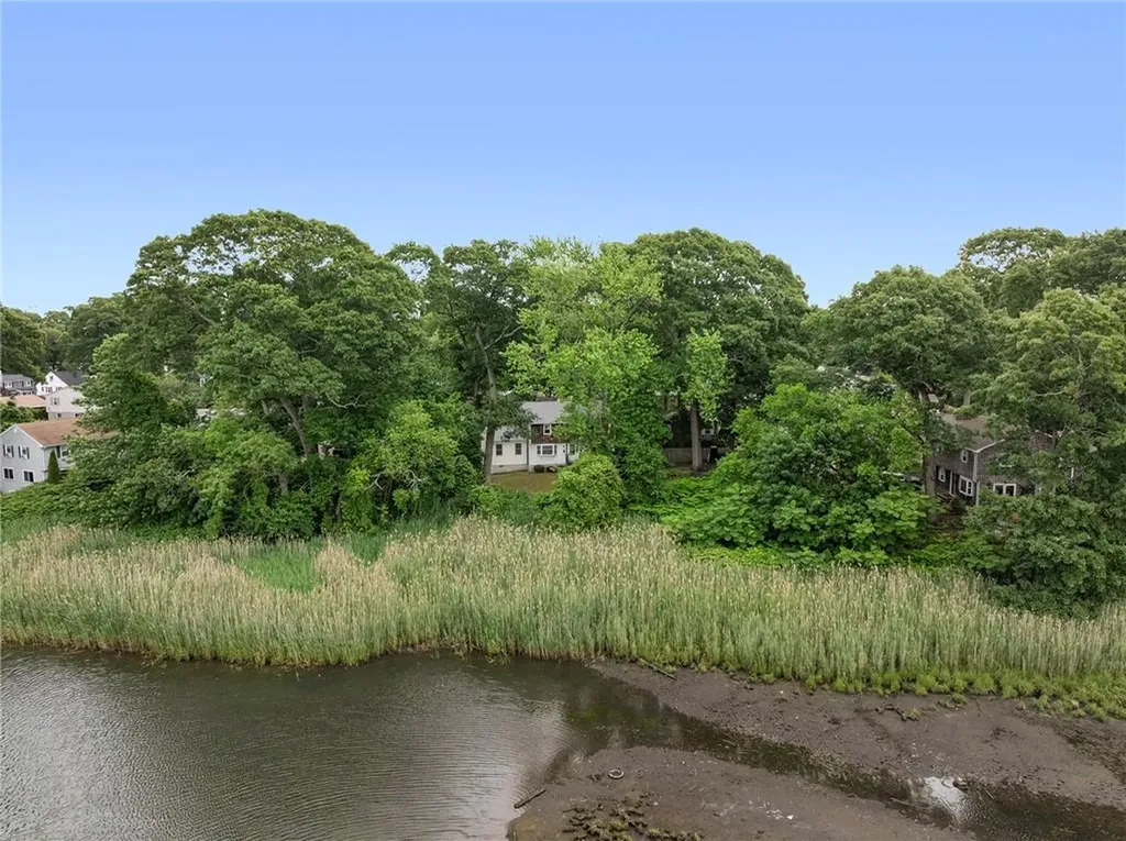 145 147 Oak Crest Drive East Providence RI 02915