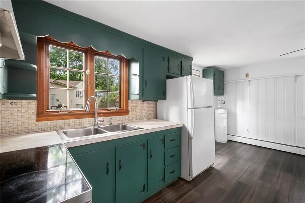 145 147 Oak Crest Drive East Providence RI 02915