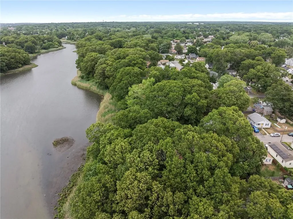 145 147 Oak Crest Drive East Providence RI 02915
