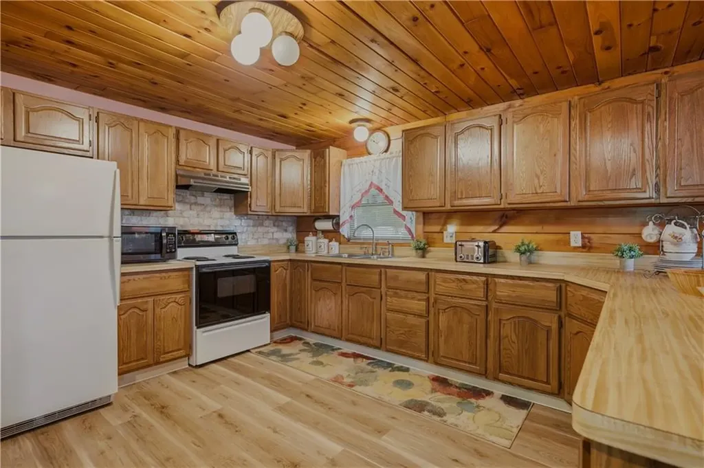 219 Pelletier Lane Tiverton RI 02878
