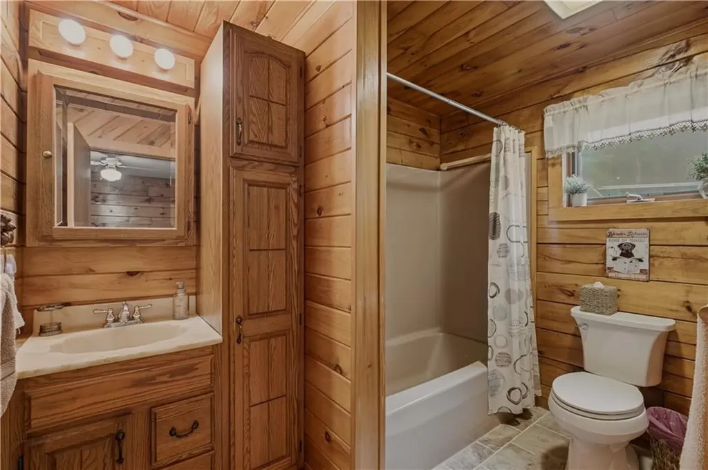 219 Pelletier Lane Tiverton RI 02878
