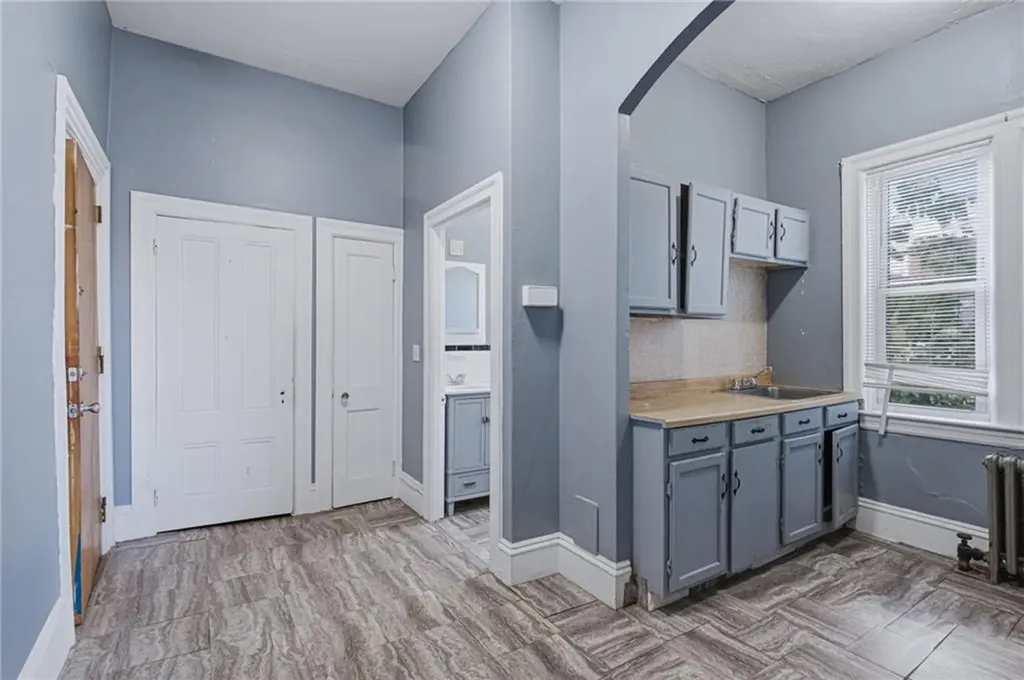8 Somerset Street Providence RI 02907