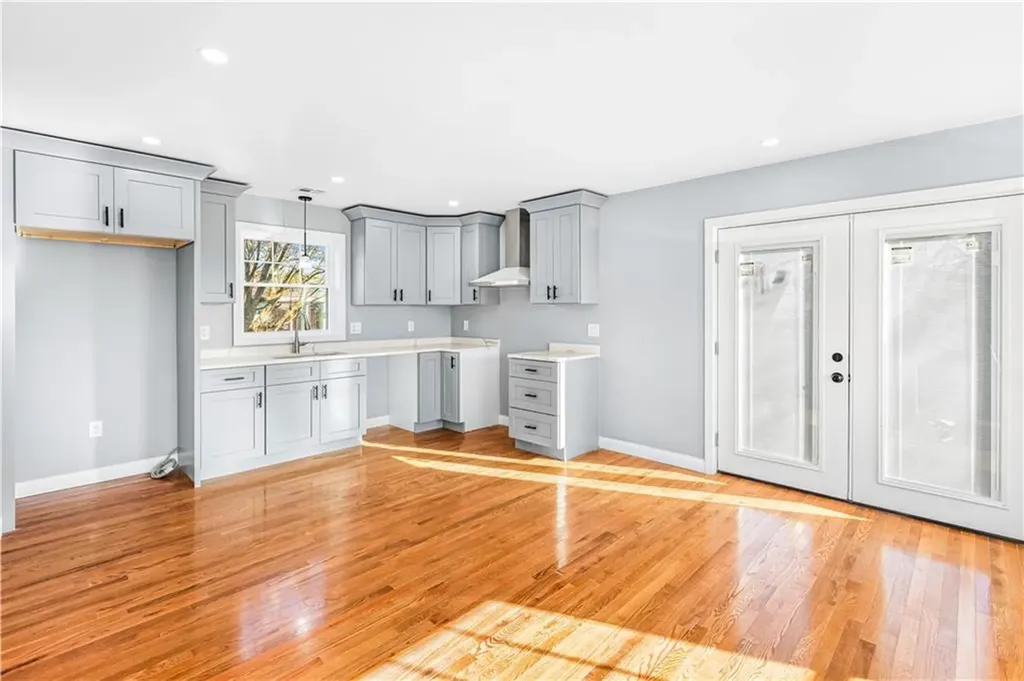 53 Christopher Street Providence RI 02904