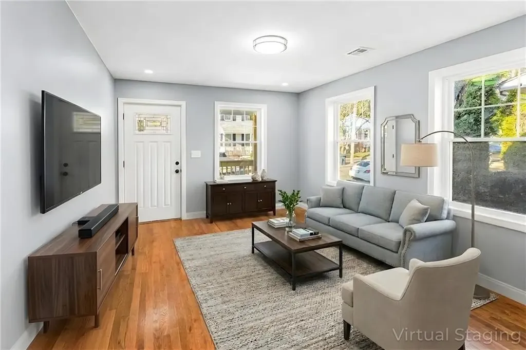 53 Christopher Street Providence RI 02904