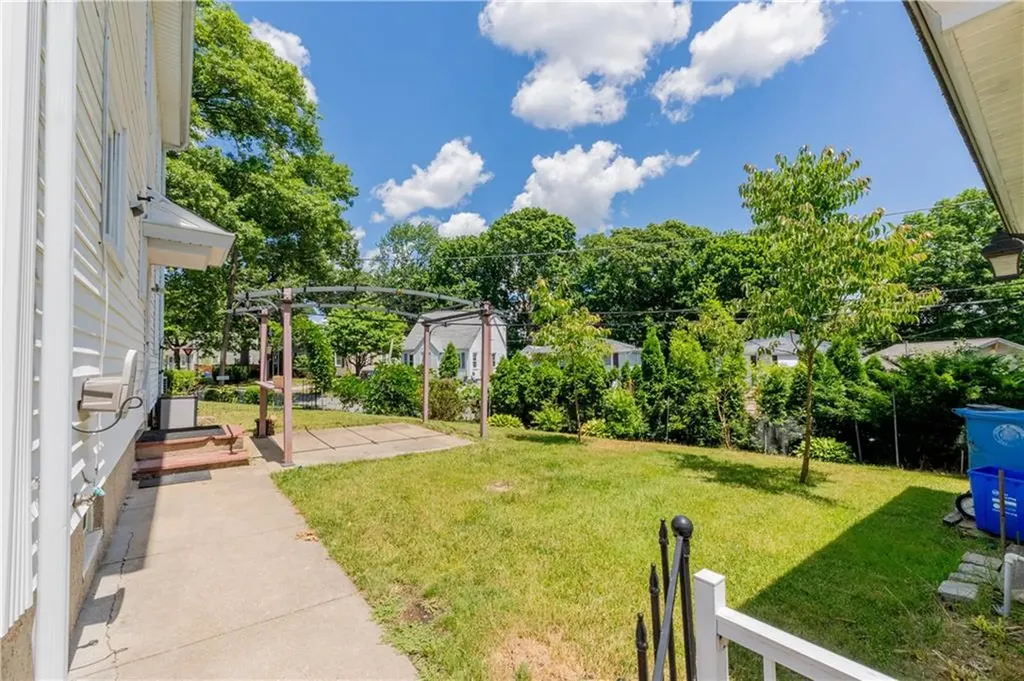 73 Western Promenade Street Cranston RI 02905