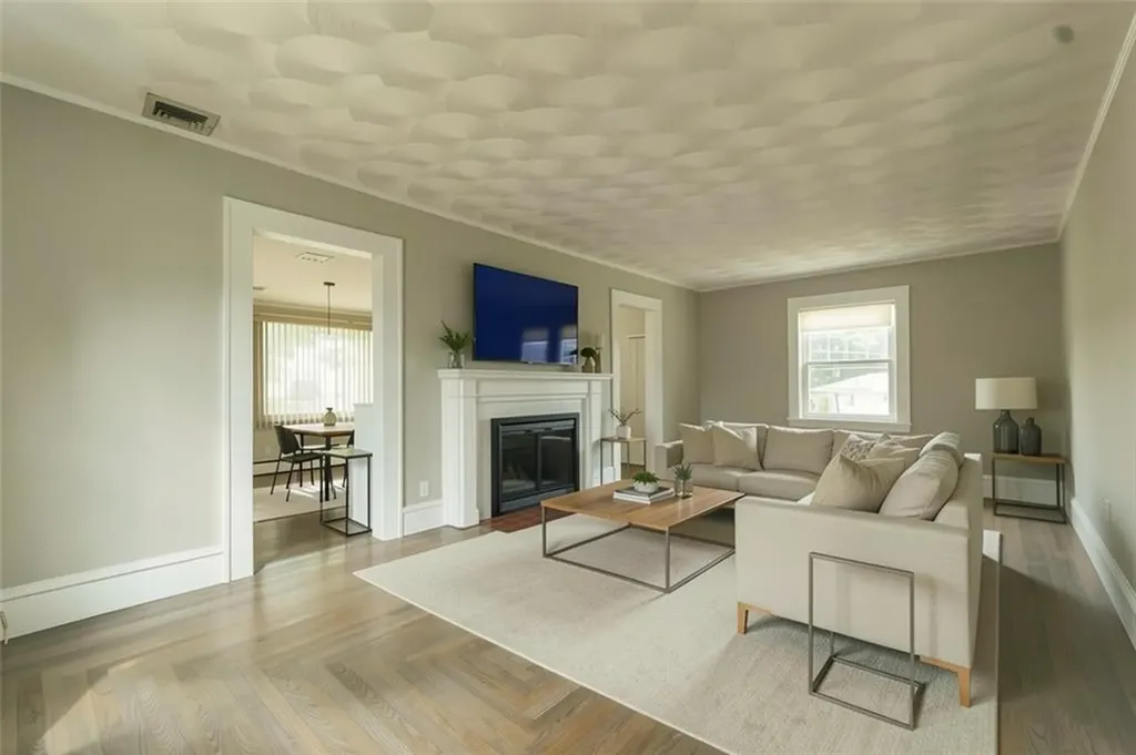 73 Western Promenade Street Cranston RI 02905