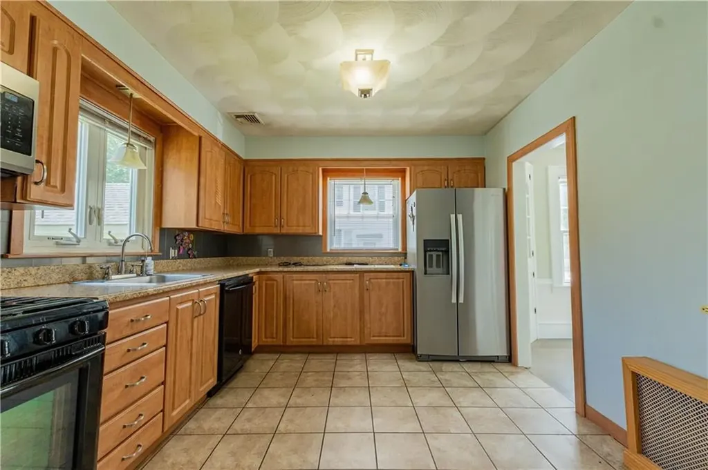 73 Western Promenade Street Cranston RI 02905