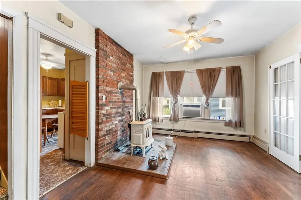 61 Nathanael Avenue Pawtucket RI 02860