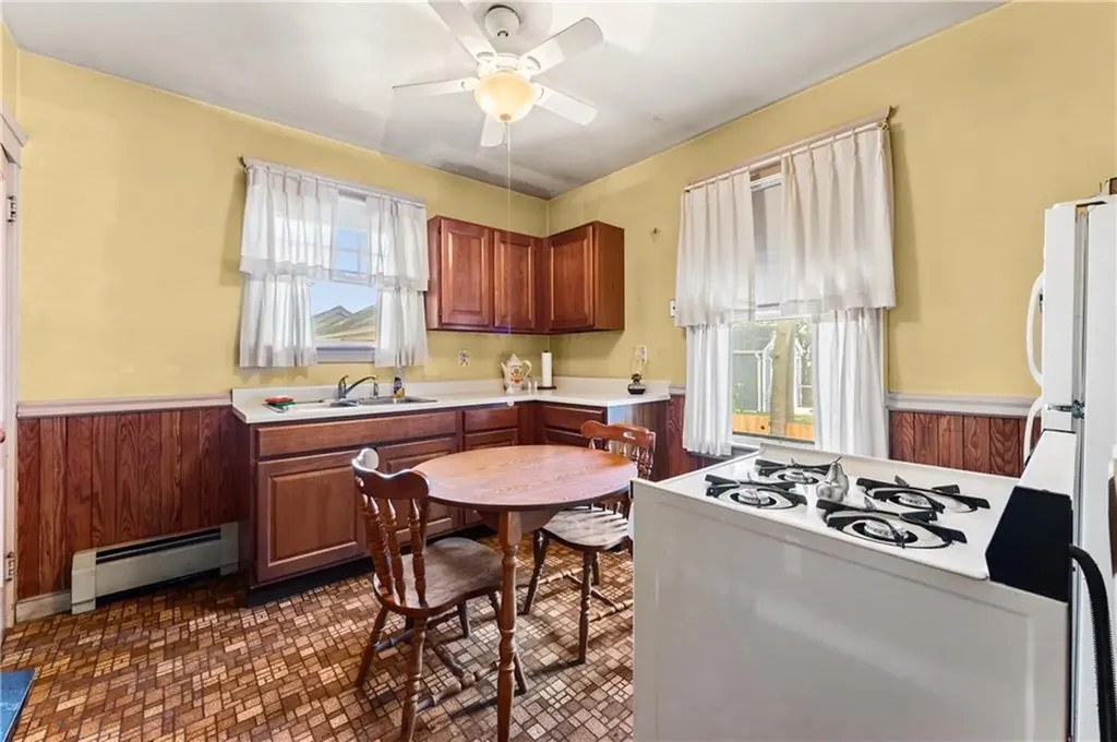 61 Nathanael Avenue Pawtucket RI 02860