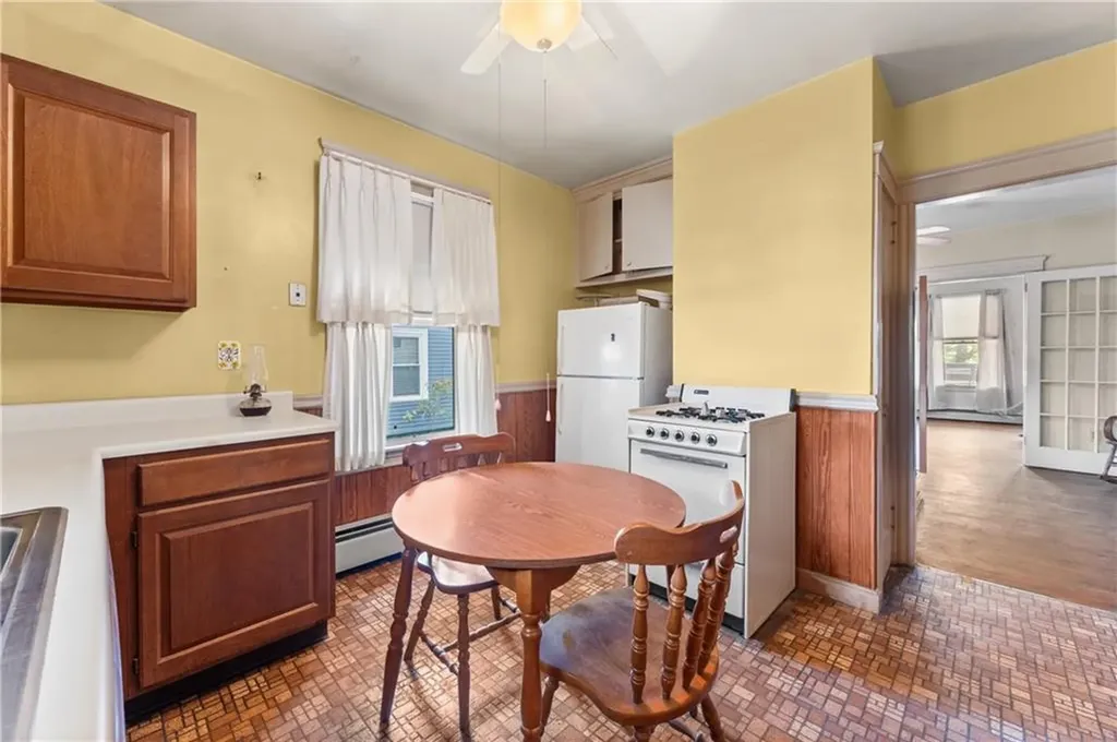 61 Nathanael Avenue Pawtucket RI 02860