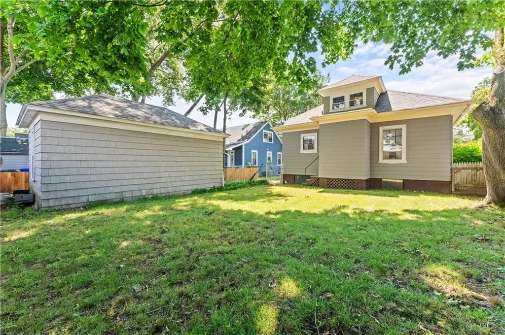 61 Nathanael Avenue Pawtucket RI 02860