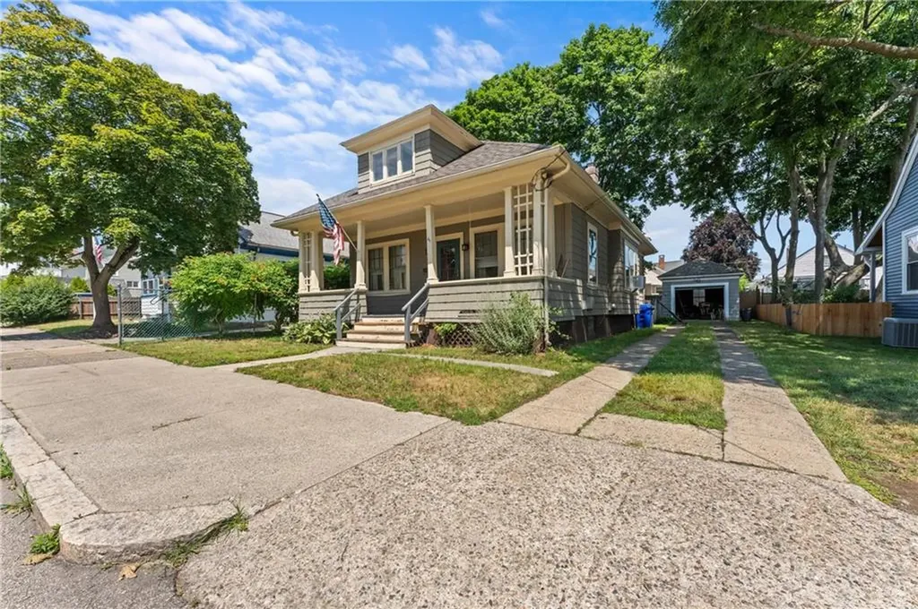 61 Nathanael Avenue Pawtucket RI 02860